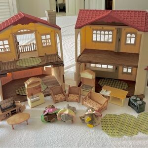 Vintage Calico Critters/Sylvanian dollhouse, figurines and accessories